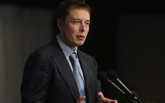 A la par de sus logros, Musk es célebre por su alarmismo hacia la inteligencia artificial. Foto: EFE