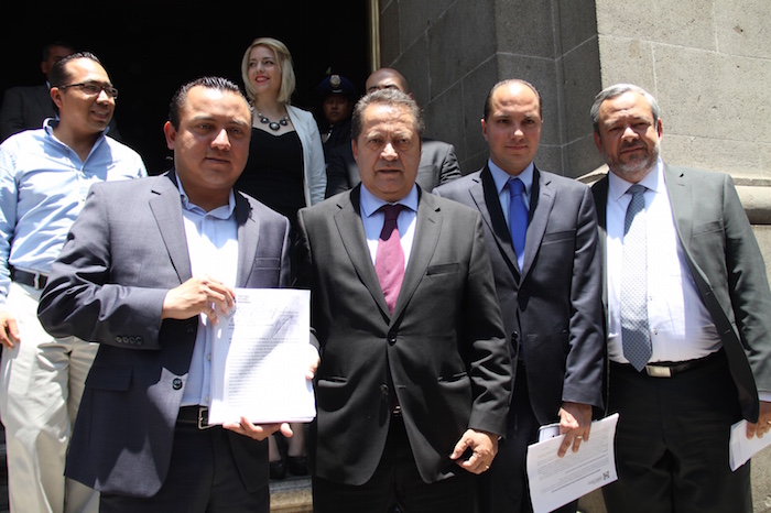 En la SCJN, José Isabel Trejo, secretario del PAN y José de Jesús Mancha, presidente del PAN de Veracruz presentaron un acción de inconstitucionalidad contra del Código Electoral del estado de Veracruz aprobado por el congreso estatal. Foto: Luis Barrón, SinEmbargo