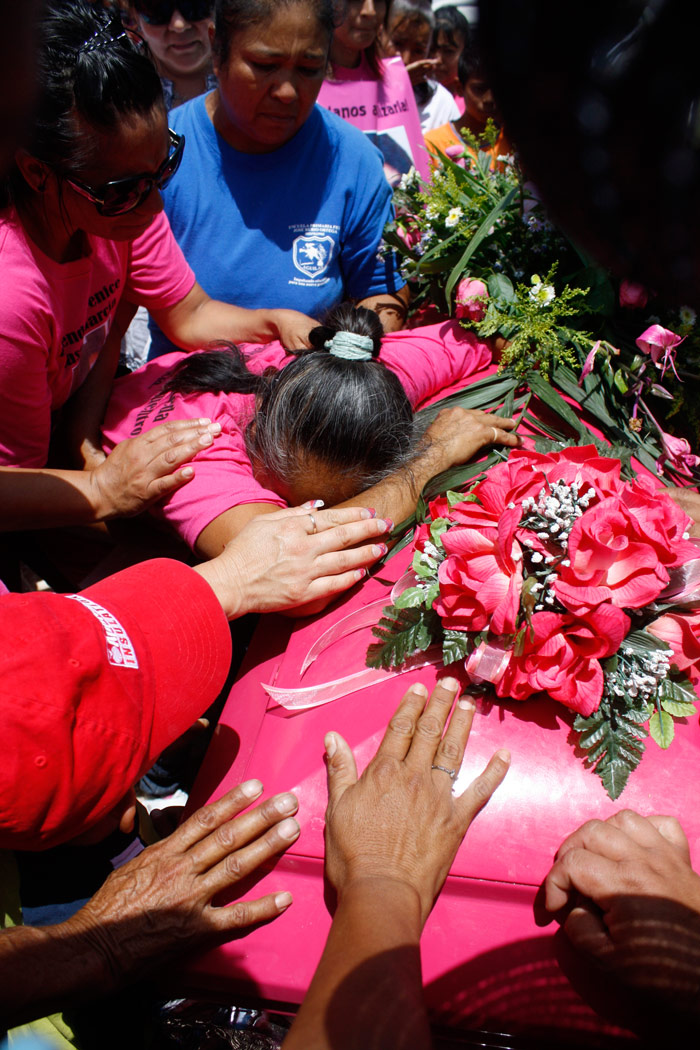 Sepelio de Brenda Berenice, de 17 años. Asesinada al buscar trabajo en Ciudad Juárez. Foto: Cuartoscuro