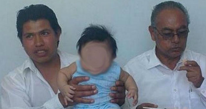 El estudiante indígena Floriberto Núñez Martínez (izquierda en la foto), fue supuestamente discriminado en una Universidad por su origen étnico y por no saber hablar español. Foto: Change.org