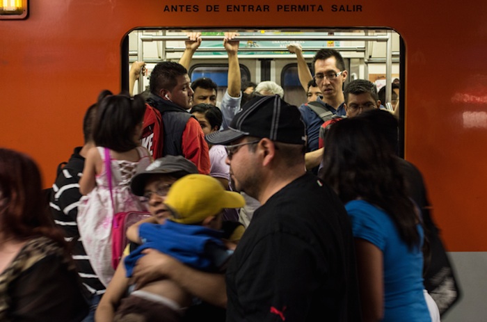 Invertir menos en tiempo de transporte traería más ingresos al trabajador. Foto: Cuartoscuro.