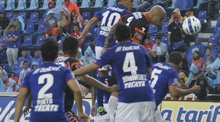Pese a los incidentes durante el partido en la final de la Copa Socio MX, Cruz Azul venció a su rival y se coronó campeón. Foto: Notimex