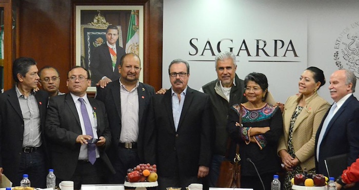 La Reforma Agraria, propuesta por el presidente Enrique Peña Nieto el año pasado, es otro de los señalamientos en contra del titular de la Sagarpa. Diversas organizaciones campesinas han denunciado que la iniciativa de Peña viola los derechos de los jornaleros y beneficia a los empresarios. Foto: Twitter @Enrique_MtzyMtz