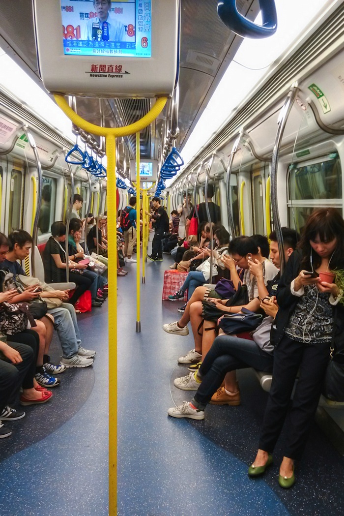 Muchos culpan a las grande compañías tecnológicas por la fijación que muchas personas tienen hacia su smartphone. Fo0to: Shutterstock