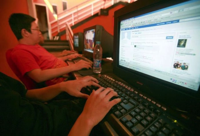 Con más de mil 600 millones de usuarios activos en el mundo, el poder Facebook podría hacerse más extensivo en un futuro. Foto: EFE