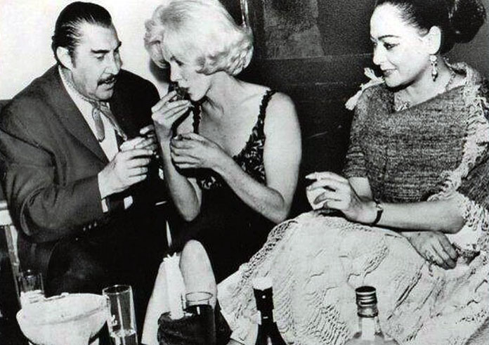 "El indio" con Marylin Monroe.