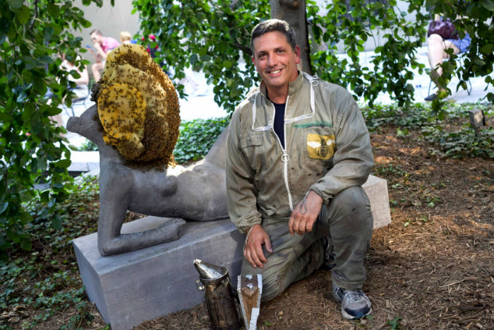 Desde su llegada este verano al MoMA, miles de visitantes han hecho fila para ver la singular obra de arte. Foto: The New York Post