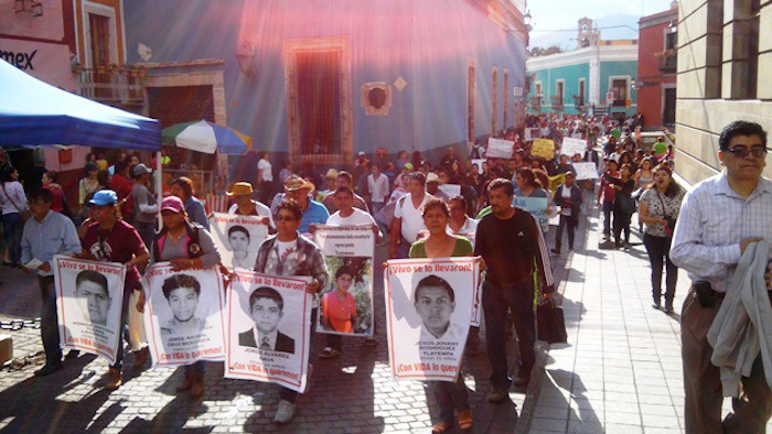 Familiares de normalistas de Ayotzinapa en Guanajuato. Foto: Carmen Pizano, Zona Franca