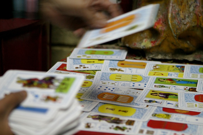 El tarot y otras artes adivinatorias tienen buena acogida en la meca tecnológica de América. Foto: Cuartoscuro