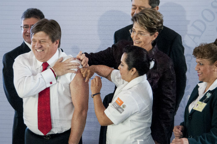 Miguel Herrera encabeza el evento "Embajadores por la vacunación… ahora Influenza Estacional". FOTO: DIEGO SIMÓN SÁNCHEZ /CUARTOSCURO.COM