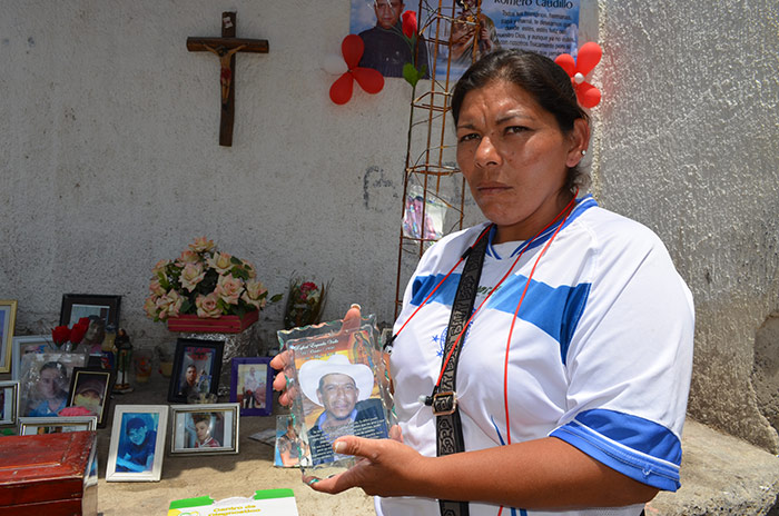 Claudia, hermana de Rafael Esqueda Valle, quien vendía churros y fue a trabajar al rancho El Sol. Foto: Sanjuana Martínez