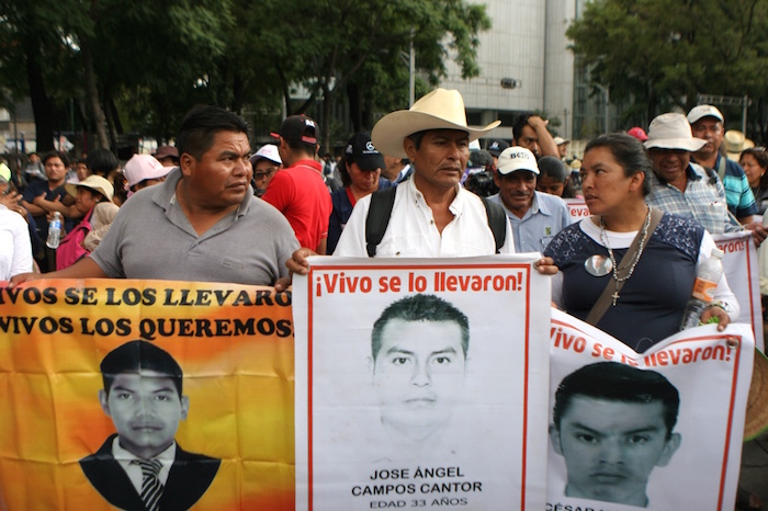 Los padres de los 43 acusan al Gobierno federal de intentar desmovilizarlos. Foto: Francisco Cañedo, SinEmbargo