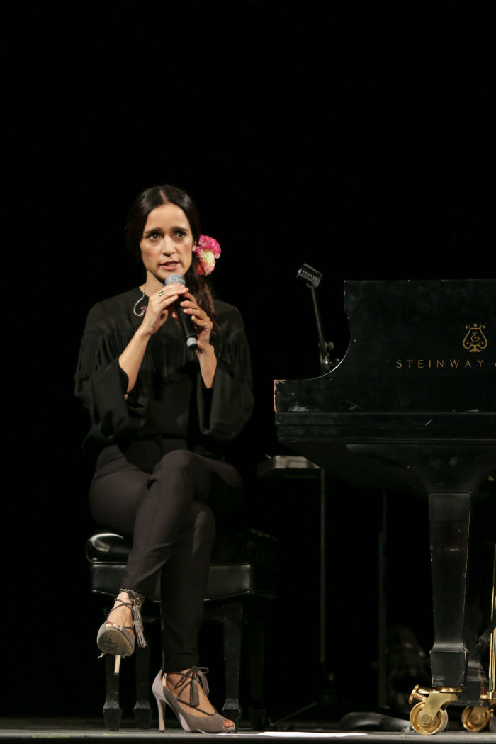 La cantautora presentó a la prensa su disco "Algo sucede" en el Teatro de la Ciudad. Foto: Francisco Cañedo, SinEmbargo