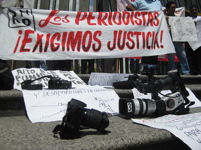 En julio de 2010, las calles de Chilpancingo, Guerrero, se llenaron de periodistas exigiendo justicia por sus colegas asesinados. Foto: Cuartoscuro