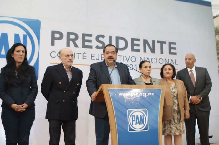 La comisión especial, encabezada por Héctor Larios. Foto: Francisco Cañedo, SinEmbargo