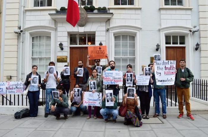 La protesta en Londres. Foto: Twitter vía @LondonMexicoSG.