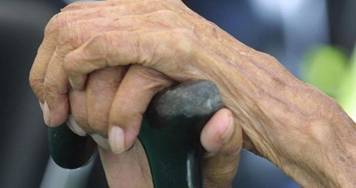 Jeanette, de 87 años y quien sufría Alzheimer desde 2011, murió primero a las 17.10 de la tarde del domingo; y apenas 20 minutos después, en la misma habitación lo hacía Henry, quien sufría cáncer de próstata, indicó la cadena local KSF. Foto: EFE