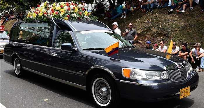 La limusina Lincoln de 1998 se convirtió en el principal atractivo de este evento. Foto: Efe