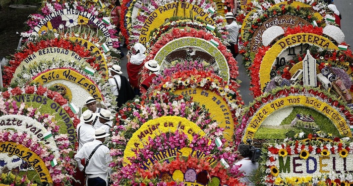 Decenas de participantes fueron registrados este domingo al participar en la versión número 58 del tradicional desfile de silleteros de la Feria de Las Flores de Medellín, Colombia. Foto: EFE