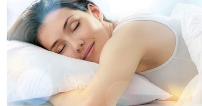 Cada vez que el ojo se mueve durante el sueño, las neuronas vinculadas a la vista y la memoria se conectan entre sí para identificar las imágenes de lo que se está soñando. Foto: Notimex