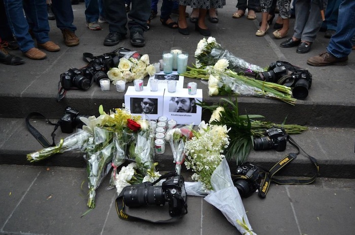 Reporteros y fotógrafos despiden simbólicamente a Rubén Espinosa en Xalapa, Veracruz. Foto: Blog Expediente