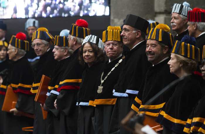 Entre los investidos por la UNAM se encuentran Roger Bartha Muria, Juan Ramón de la Fuente y Eduardo Lizalde. Foto: Cuartoscuro