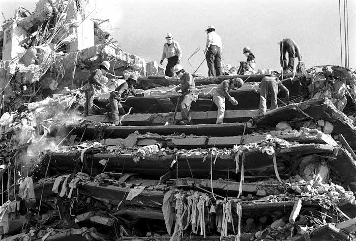 La solidaridad también vino del exterior, por lo menos 43 países enviaron desde ayuda material y financiera, hasta equipo humano y perros adiestrados para el rescate. Foto: Cuartoscuro