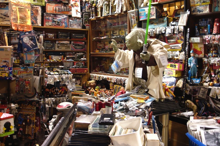 Fans de Star Wars Mientras no sean reales los sables de luz, los aficionados se conforman con réplicas entre otro tipo de memorabilia. foto: Shutterstock