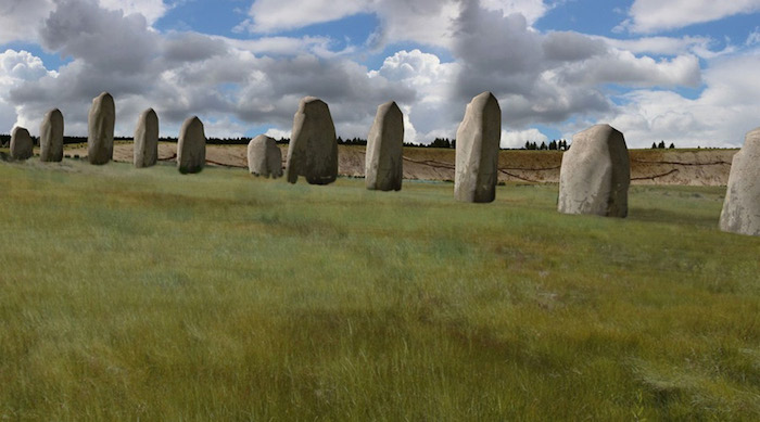 Los estudios arqueológicos revelan que este monumento tuvo una fase anterior al de Stonehenge. Esta formado por una gran hilera de piedras, probablemente de origen local, las cuales tienen conservación excepcional y su configuración es única para la arqueología británica. Foto: