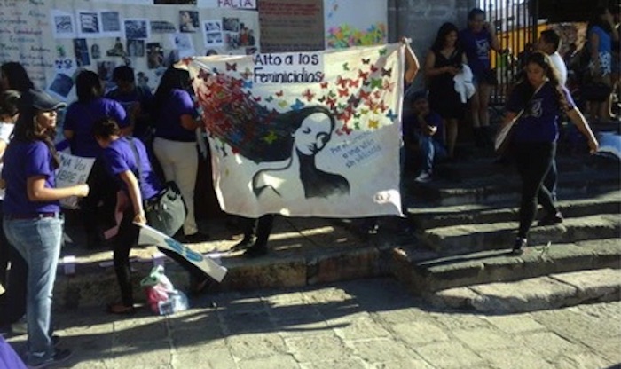 En San Miguel de Allende la manifestación fue convocada por hombres y mujeres del municipio, y tuvo una duración aproximadamente de una hora. Foto: Roberto Gutiérrez (Zona Franca)