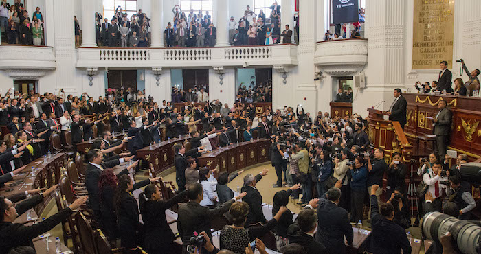 Ceremonia en la que rindieron protesta a sus cargos los diputados para la Séptima Legislatura de la Asamblea Legislativa del Distrito Federal. Foto: Cuartoscuro