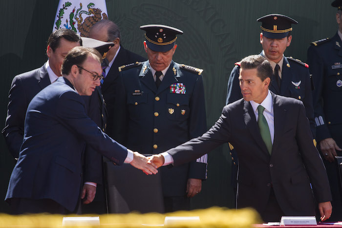 El Presidente Peña Nieto y el Secretario de Hacienda. Foto: Cuartoscuro