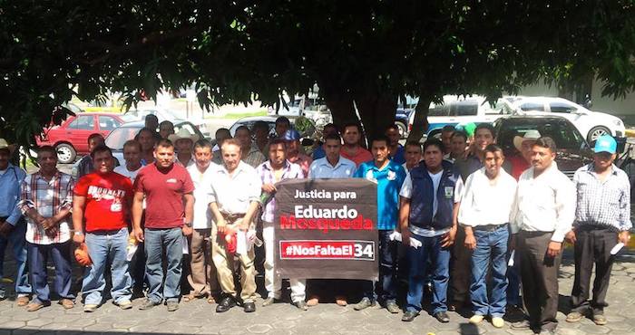 Los 33 ejidatarios que fueron apresados junto a Eduardo Mosqueda, exigiendo la liberación de su abogado. Foto: Facebook "Justicia para Eduardo Mosqueda"