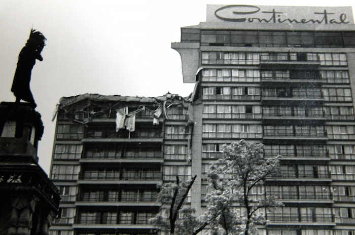 Imagen captada luego del terremoto de 1985, que muestra las afectaciones del Hotel Continental.Foto: Notimex.