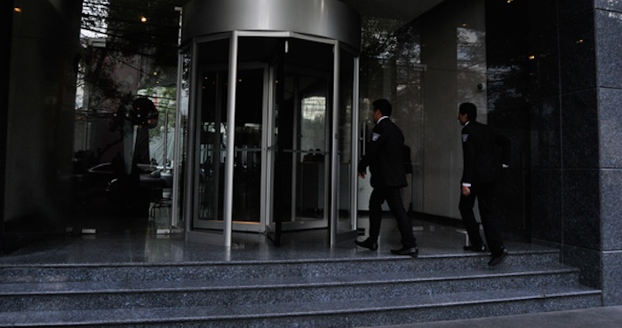 Elementos de la Agencia de Investigación Criminal de la Procuraduría General de la República catearon las oficinas de Infraiber. Foto: Cuartoscuro.