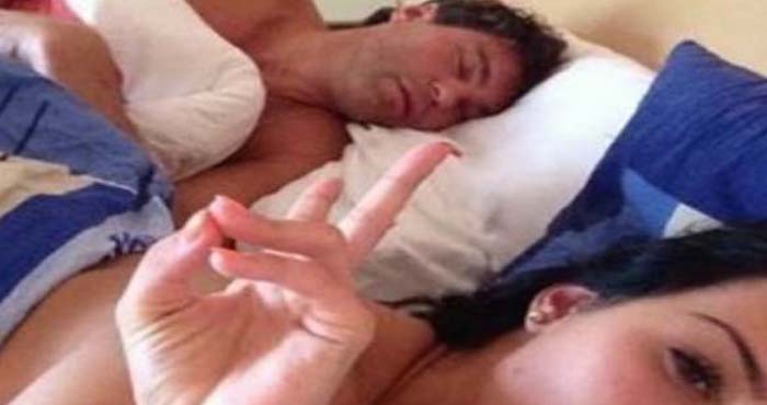 La polémica selfie. Foto: Twitter