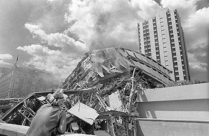 Una de las Torres del Conjunto Pino Suárez de más de veinte pisos que albergaba oficinas del Gobierno. Foto: Marco Antonio Cruz, Cuartoscuro