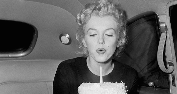 Happy Birthday to You es la canción que Marilyn Monroe interpretó el sábado 19 de Mayo de 1962 al entonces Presidente de los Estados Unidos, John F. Kennedy, en la celebración de su 45 cumpleaños. Foto: Captura de pantalla