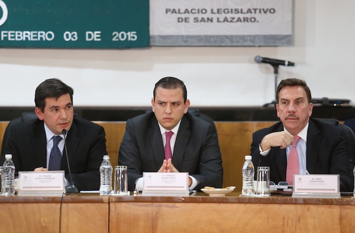 Fernando Aportela, Subsecretario de Hacienda, Fernando Galindo, Subsecretario de Egresos, y el ahora Magistrado del Tribunal Fiscal de la Federación, Javier Laynez, se reunieron ante la Comisión de Presupuesto y Cuenta Pública de la Cámara de Diputados para aclarar las medidas de ajuste al gasto público durante 2015, anunciado el pasado el viernes. Foto: Cuartoscuro