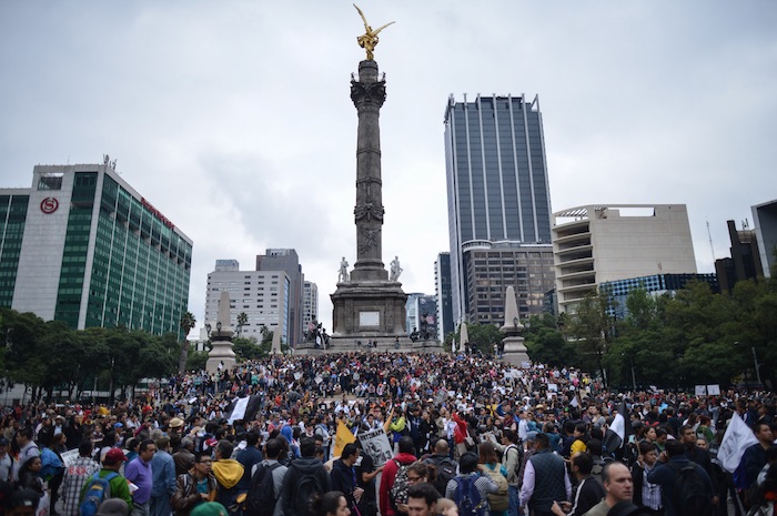 La marcha en el Distrito Federal reúne a miles de personas. Foto: Cuartoscuro