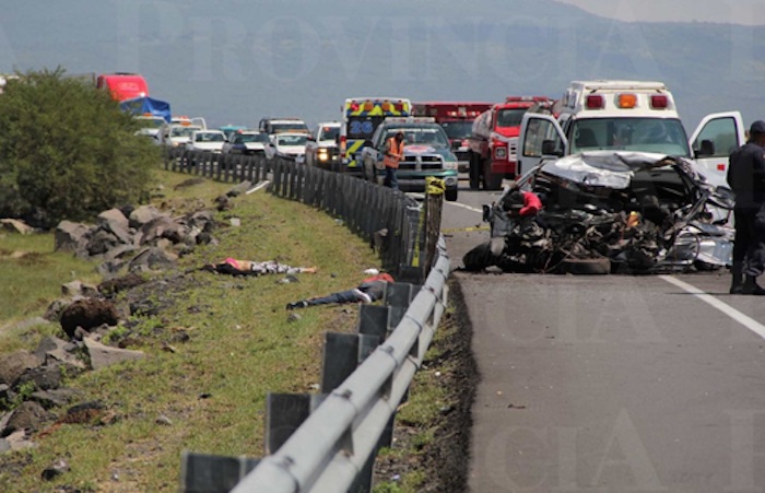 La directora y subdirectora de la Secretaría de Seguridad Pública de Santa Ana Maya, Michoacán, perdieron la vida en un accidente ocurrido hoy. Foto: Provincia
