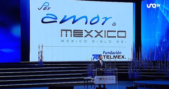 Carlos Slim Domit presidente de grupo Carso, da la bienvenida a becarios del encuentro México Siglo XXI. Foto: Captura de @CeciRicardez