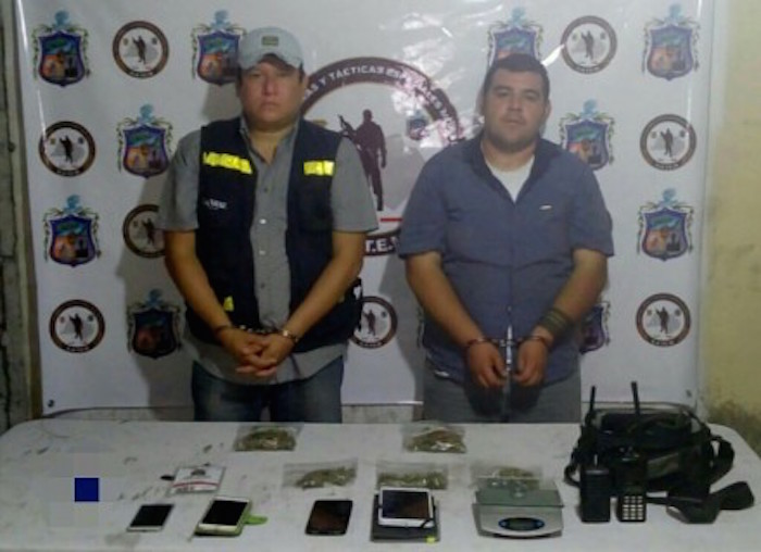 Los supuestos reporteros fueron detenidos por elementos del GATEM. Foto: Especial