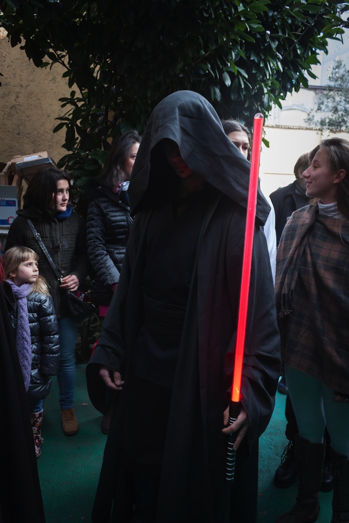 Fotos de siths Ya sean más inclinados hacia los Siths o Jedis, los fans de Star Wars sueñan con un sable de luz real. Foto: Shutterstock
