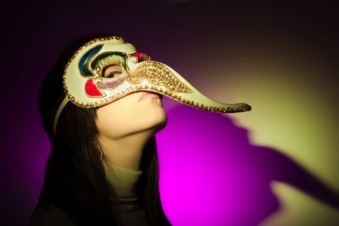 Foto de máscara Siendo uno de los rasgos más distintivos del rostro, la nariz ha sido objeto de obsesiones estéticas a lo largo de la historia. Foto: Shutterstock