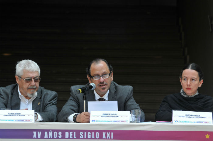 Eduardo Vázquez Martín presenta el programa de la FIL ZÓCALO 2015. Foto: FIL Zócalo
