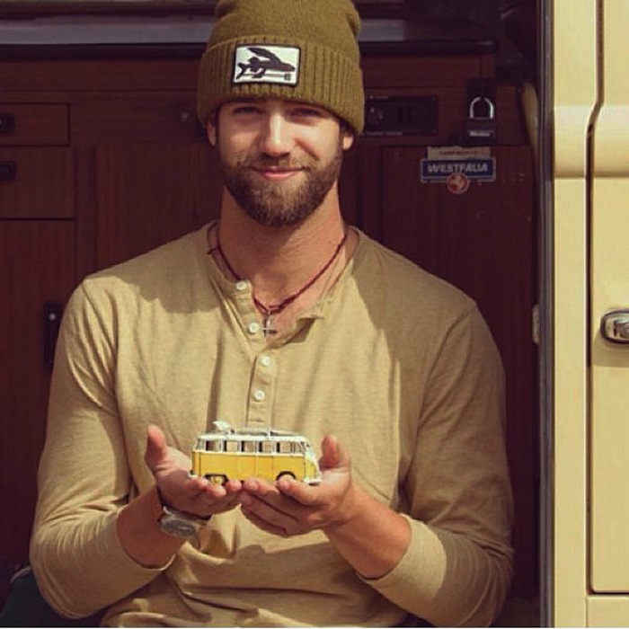 La inusual vida del lanzador se volvió famosa gracias a un documental. Foto: @DanielNorris18