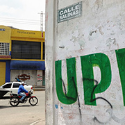 Entrada a la Calle Carlos Salinas de Gortari, uno de los sitios con narcomenudeo ma?s intenso en Chimalhuaca?n. Foto: Humberto Padgett, Sinembargo