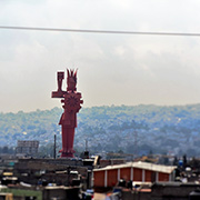 La pole?mica escultura Chimalli, del artista Sebastia?n. Foto: Humberto Padgett, Sinembargo