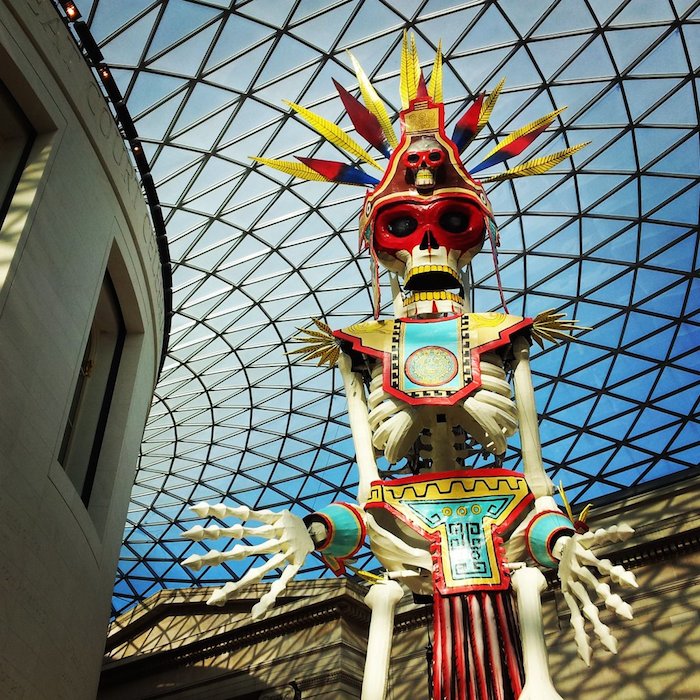 Sí luce la instalación de Romero en el British Museum. Foto: Twitter (@Cheap_cola)